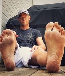 Who will clean these dirty feet 5fa3448f1a5d5.jpg