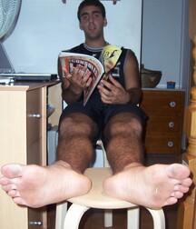Who will clean these dirty feet 5fa3449334f77.jpg