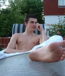 Who will clean these dirty feet 5fa3449e37e62.jpg