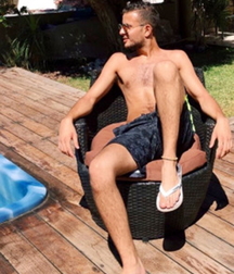 Flip-flop guys 5fa354b2e2b31.jpg