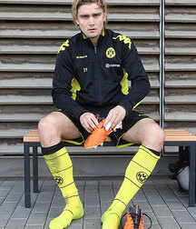 Soccer and football boys 5fa36038b38a0.jpg