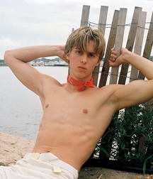 Young gods like Thor 5fa45421a2eb5.jpg