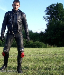 Cool Leather boys porn gay tube 5fa5d251dfde5.jpg