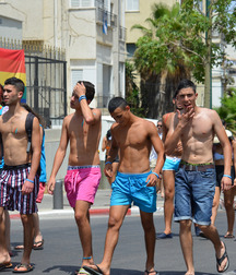 Guys in flip flops 2 5fa5d2b7325d2.jpg
