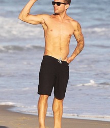 Guys in flip flops 2 5fa5d2cf7b715.jpg