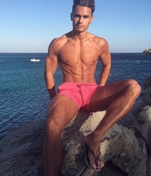 Guys in flip flops 2 5fa5d2de94c3f.jpg