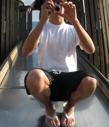 Guys in flip flops 2 5fa5d2e3eecc7.jpg