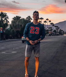 Guys in flip flops 2 5fa5d2f73f99c.jpg