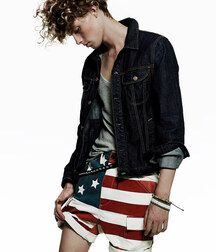 Guys in shorts 2 5fa5d3582d5a5.jpg