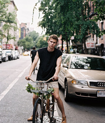 Guys in shorts 2 5fa5d35bf41ab.jpg