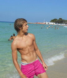 Guys in shorts 2 5fa5d36ba710d.jpg