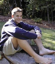 Boys strong smelly feet 5fa602ffcfa55.jpg