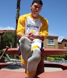 At masters feet 5fa6c3d402ef3.jpg