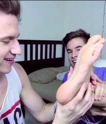 Twinks and guys barefoot 5fa99dde42d45.jpg
