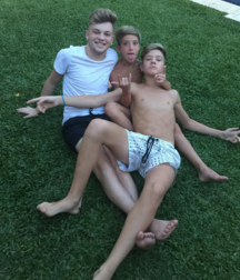 Twinks and guys barefoot 5fa99de664baf.png