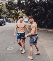 Twinks and guys barefoot 5fa99e04d694c.jpg