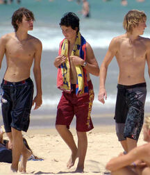 Twinks and guys barefoot 5fa99e2f9f883.jpg