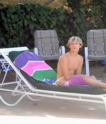 Twinks and guys barefoot 5fa99e418a0f1.jpg