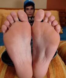 Tasty soles of youngsters 5fa9c5572ac84.jpg