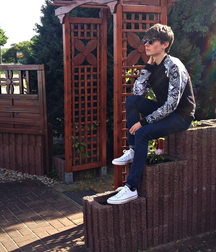 Sneaker boys in converse 5faaaf60be180.jpg