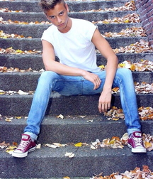 Sneaker boys in converse 5faaaf62d6227.jpg