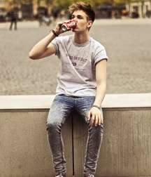 Sneaker boys in converse 5faaaf6a6bb8a.jpg