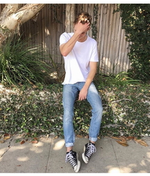 Sneaker boys in converse 5faaaf731d9d9.jpg