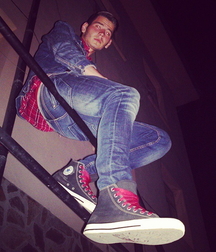Sneaker boys in converse 5faaaf9280885.jpg