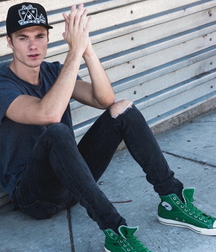 Sneaker boys in converse 5faaafcf5e0c5.jpg