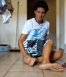 Nordic boy shows feet 5facaa37a9690.jpg