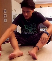 Nordic boy shows feet 5facaa4752b89.jpg