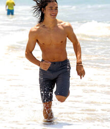 Glorious boy bodies 5faec593907ce.jpg