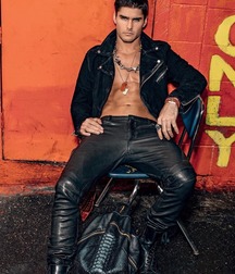 Erotic leather wear 5fb08726d3922.jpg