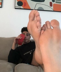 Fragrant feet must be licked 5fb095a4c995a.jpg