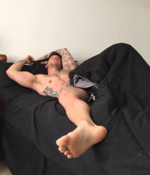 Boys hot feet 5fb2c7bd3e938.png