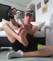 Boys hot feet 5fb2c7c332aaf.jpg