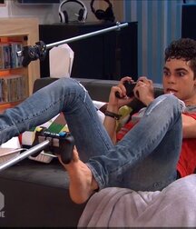 Boys hot feet 5fb2c7d6b4f15.jpg
