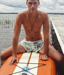 Beautiful male models 5fb2fd3172a1a.jpg