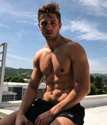 Beautiful male models 5fb2fd3a58d8e.jpg