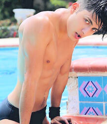 Beautiful male models 5fb2fd58766e6.jpg