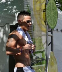 Hot Bulges 5fb3089f08619.jpg