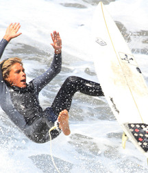 Surfer boys 5fb454f76b04e.jpg