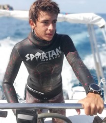 Surfer boys 5fb45501450df.jpg