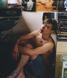 Barefoot boy hotties 5fb568c7a37fe.jpg