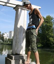 Barefoot boy hotties 5fb568feb2981.jpg