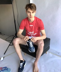 Barefoot boy hotties 5fb5691ae8aa0.jpg
