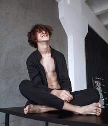 Barefoot boy hotties 5fb56931766e1.jpg