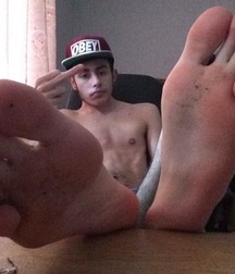 Master boys smelly feet 5fb5950e23599.jpg