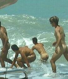 Beach boys and water rats 5fb5caf2e450c.jpg