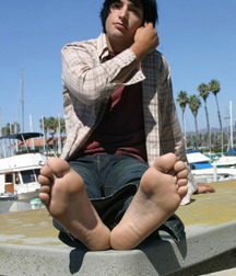 Worship the boys gorgeous feet 5fb6a84768034.jpg
